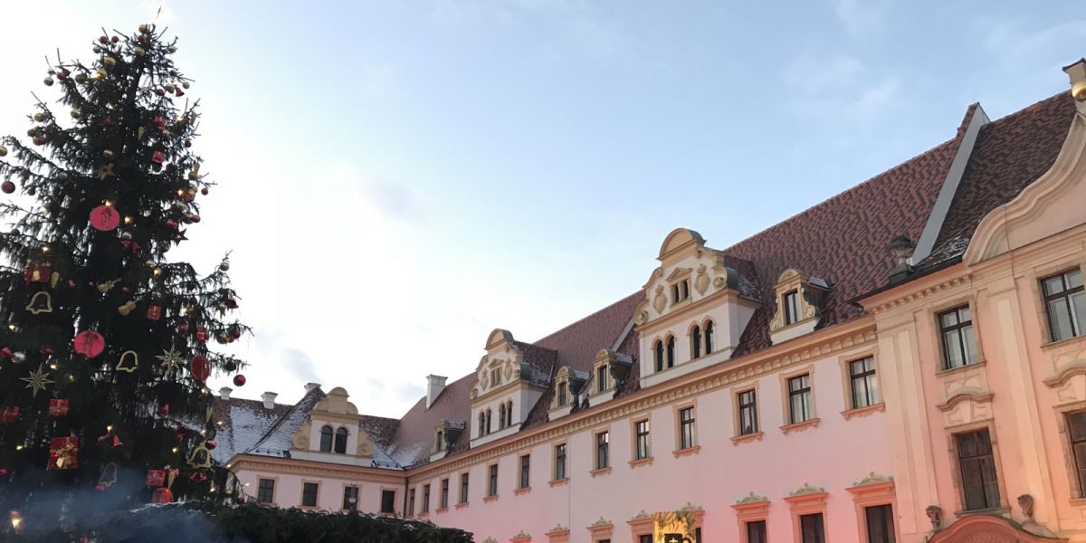 romantischer-weihnachtsmarkt-schloss-thurn-und-taxis3A409F897-BD1F-145D-5F57-DAB7EAB30803.jpg