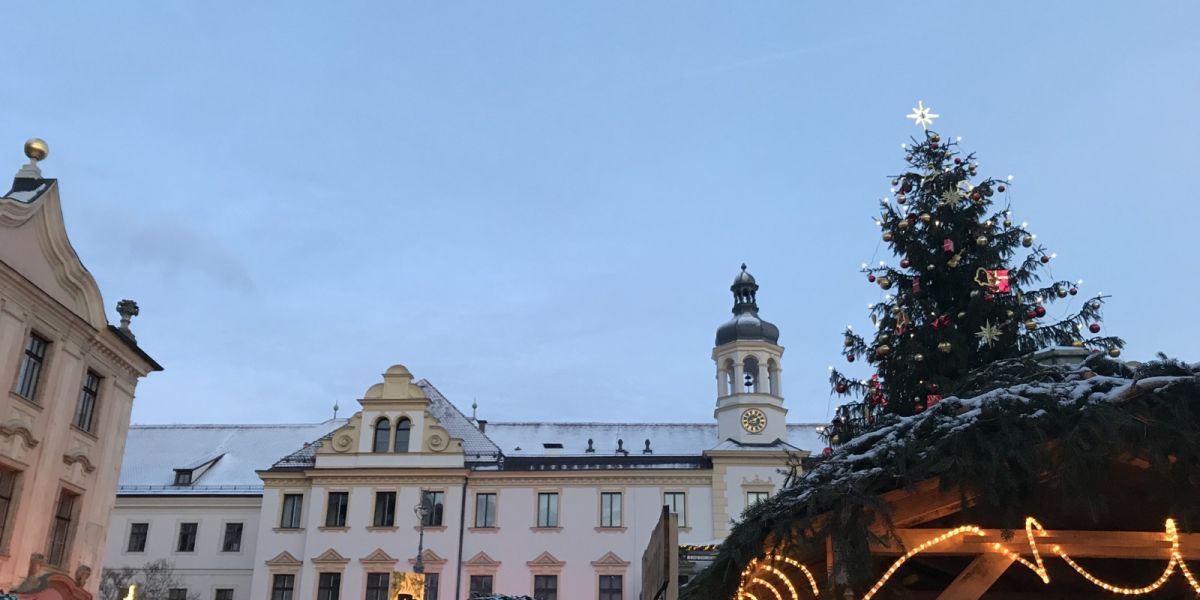 romantischer-weihnachtsmarkt-schloss-thurn-und-taxis426E07C86-320F-0231-8A8E-6F06110678AC.jpg