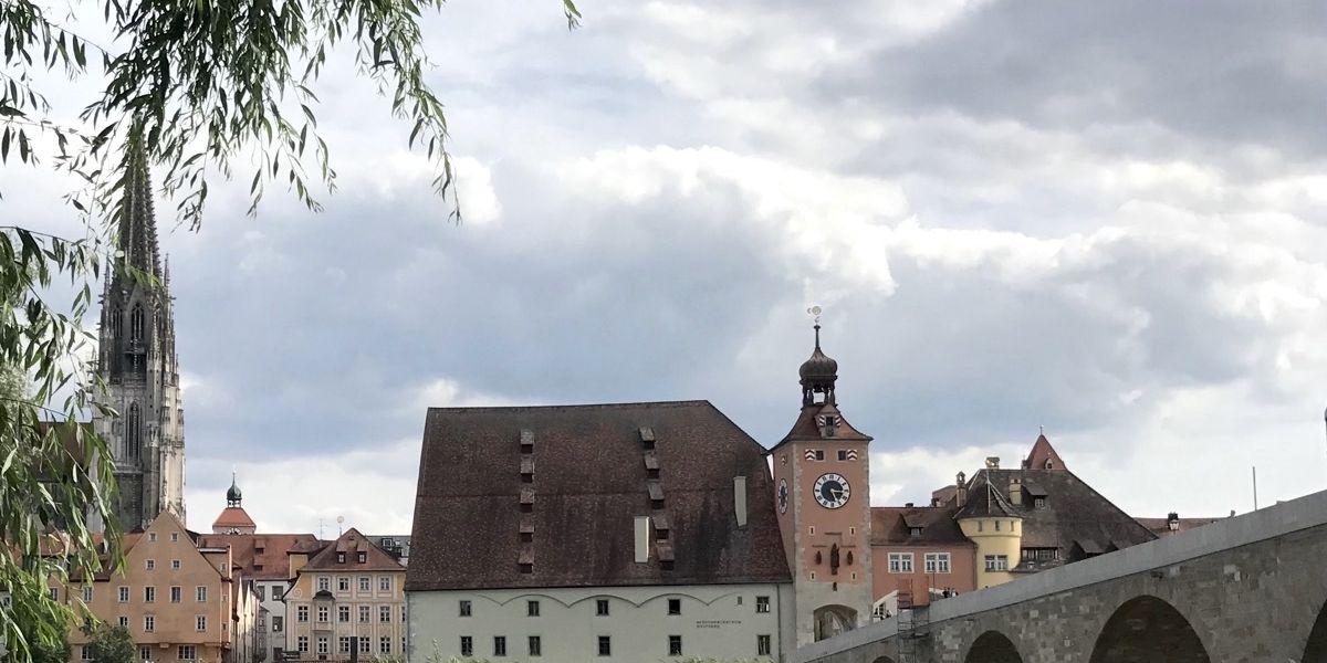 steinerne-bruecke-regensburg69F0A202A-DD68-1A1D-F7AE-B9CF76238E8F.jpg